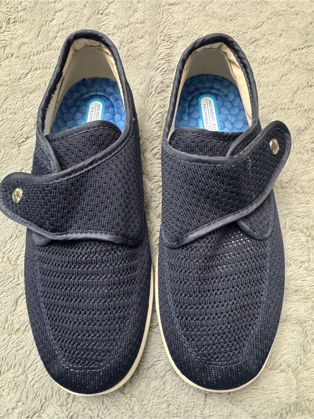 Youyun memory foam orthopedic, diabetic, shoes. 
Unisex
Men’s 7.5
Women’s 8.5